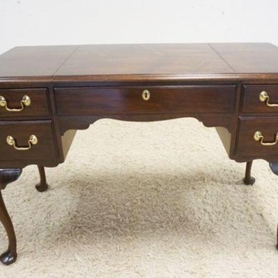 1009	HENKEL HARRIS VIRGINIA GALLERIES QUEEN ANNE STYLE LIFT TOP MIRRORED VANITY W/4 DRAWERS, APPROXIMATELY 46 IN X 21 IN X 30 IN HIGH
