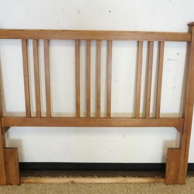 1022	MISSION OAK ARTS & CRAFTS STYLE HEADBOARD, QUEEN SIZE, BASSET LEGEND, 54 1/2 IN HIGH
