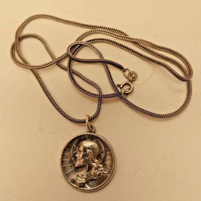 https://www.ebay.com/itm/115540807693	RAB3046 VINTAGE 21 INCH STERLING SILVER FOXTAIL CHAIN & JESUS MEDAL
