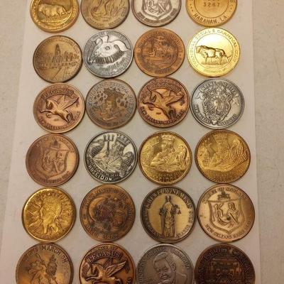 https://www.ebay.com/itm/125526211712	LAN3898 VINTAGE LOT OF 24 BRONZE MARDI-GRAS DOUBLOONS
