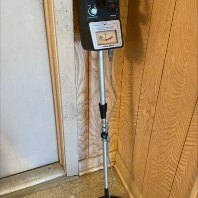 https://www.ebay.com/itm/125528293576	NW1028 VINTAGE RADIOSHACK METAL DETECTOR 
