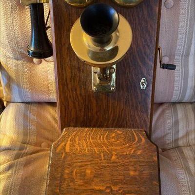 https://www.ebay.com/itm/125528284463	NW1013 ANTIQUE HANDCRANK WALLMOUNT TELEPHONE W BATTERIES NORTHERN ELECTRIC CO
