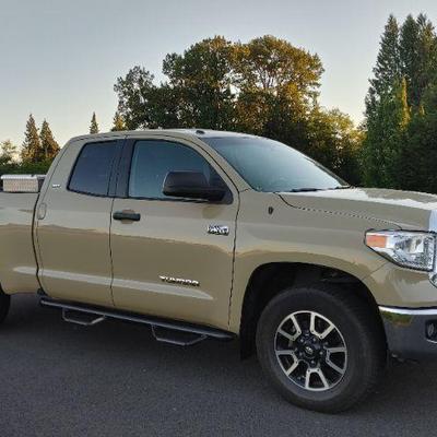 2017 Toyota Tundra 4x4 - super clean, 82K miles