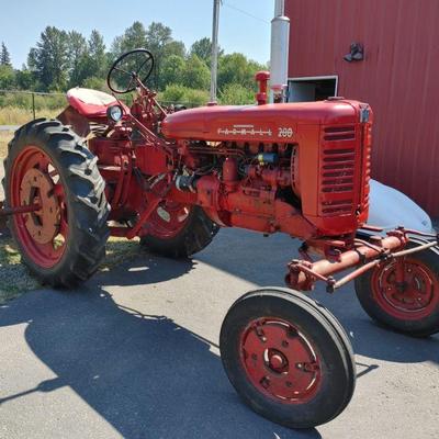 1955 Farmall 200 - works great!