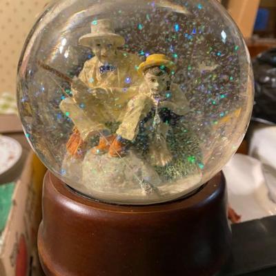 musical snow globes