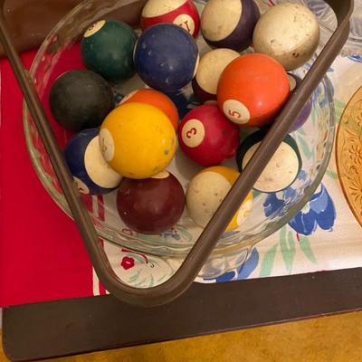 Play pool 