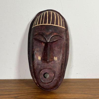 CARVED AFRICAN MASK  |  Carved wood African mask of small size - h. 10 in.