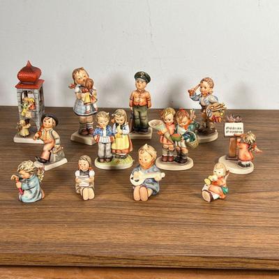 HUMMEL COLLECTION  |  Collection of small Goebel Hummel figures of boys and girls