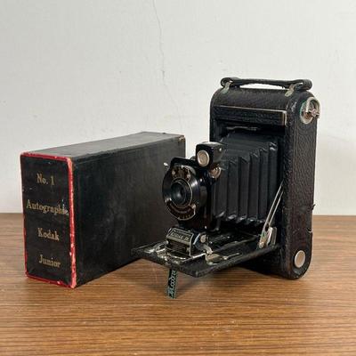 KODAK JUNIOR NO. 1  |  No. 1 autograph Kodak Junior, early Kodak camera with original box