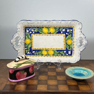 (3pc) PORCELAIN ASSORTMENT  |  A porcelain tray with lemon pattern, a small blue porcelain dish and a Droll Designs lidded dish - l. 16 x...