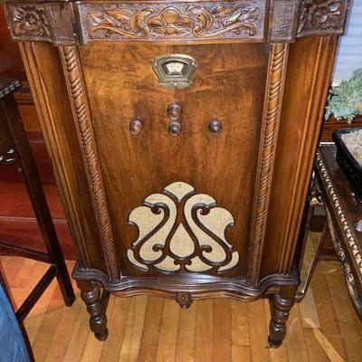 1932 Stewart Warner floor radio
