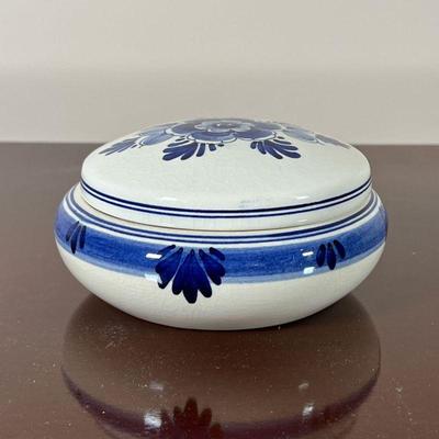 DELFT LIDDED BOX |
Blue and white round box with floral decoration, signed in under glaze blue on the bottom and numbered 1009 - h. 2.5 x...