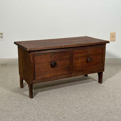 COBBLERS BENCH  |
Low bench with two locking drawers, no key - l. 31.5 x w. 14.5 x h. 16.75 in.