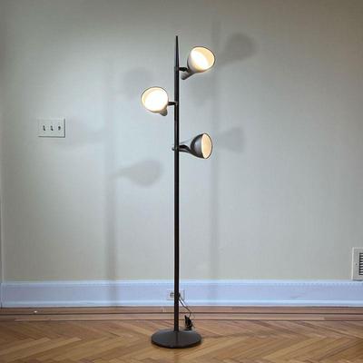 RETRO METAL TREE LIGHT  |
Having three articulating lights with twist switches on a brown metal post cast-iron base weight - h. 65 x dia....
