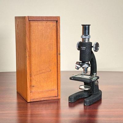 VINTAGE MICROSCOPE  |
Unmarked vintage microscope made in Japan - l. 8.5 x w. 3.5 x h. 5 in.