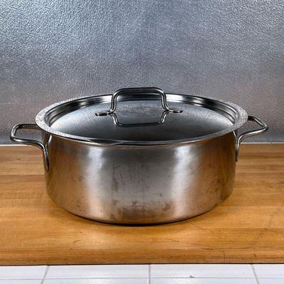 LARGE WAGNER POT  |
Stainless steel double handled pot a very large size with lid, marked on the handles "Wagner 36" - h. 5.75...