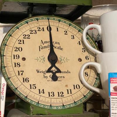 Vintage kitchen scale 