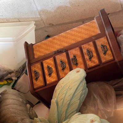Jewelry box