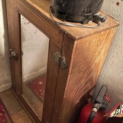 Nice little wooden medicine cabinet 