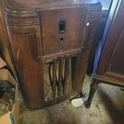 Antique radio, I don't think it works and it needs help, but a restorable piece