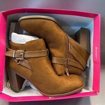 Womens size 10 Cognac Heeled Booties