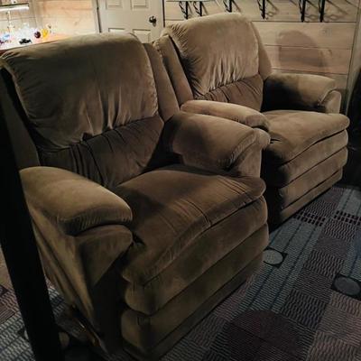 Pair of La-Z-Boy recliners in great condition!