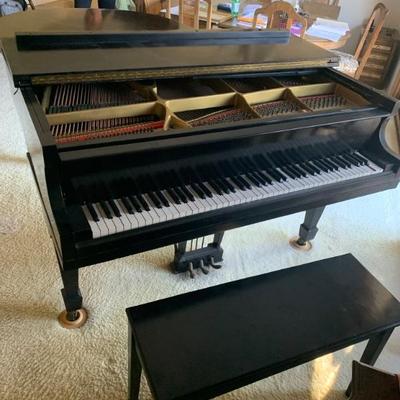 baby grand piano