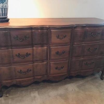 dresser $199 58 X 20 X 33"