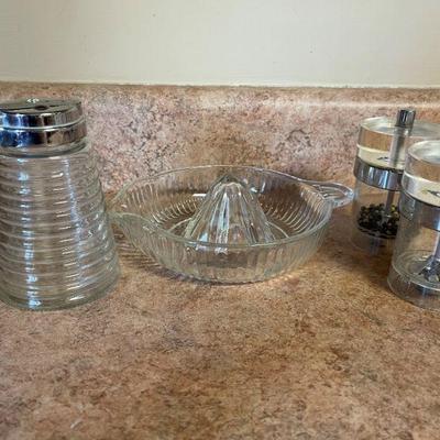 syrup dispenser, juicer, salt & pepper