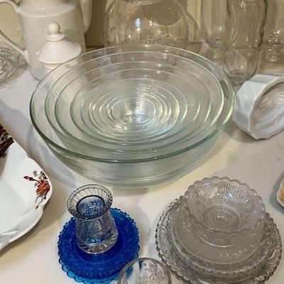 Graduated vintage mixing bowls