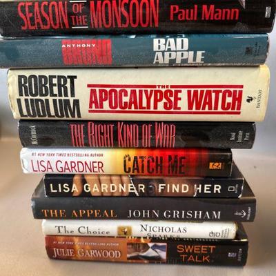 Assorted Books: Julie Garwood, Nicholas Sparks