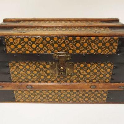 1045	MINIATURE VICTORIAN EMBOSSED TIN & WOOD TRUNK, W/INTERIOR TRAY, INTERIOR RELINED, APPROXIMATELY 9 IN X 18 IN X 10 IN HIGH

