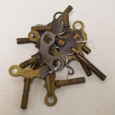 1028	LOT OF 15 ASSORTED ANTIQUE CLOCK KEYS
