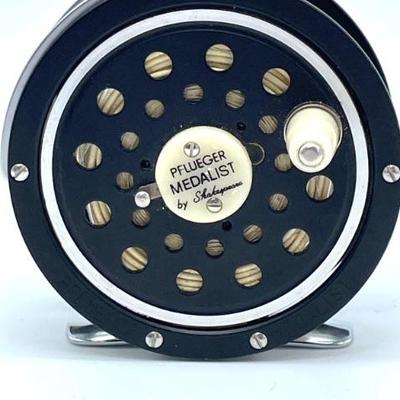 Fishing fly reels