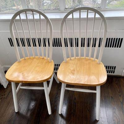 Lot 022-BR1: Windsor-style Chair Duo

Features: Windsor chairs with splashes of color that bespeak their artistic past!


Dimensions:...