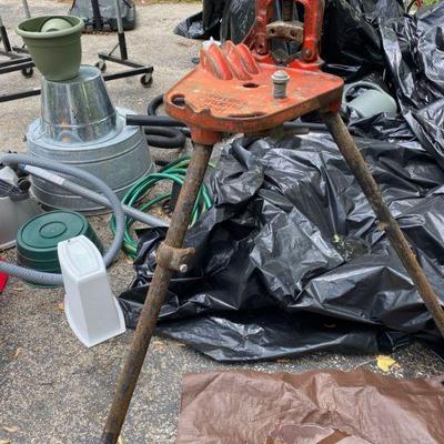 Pipe clamp and bemder