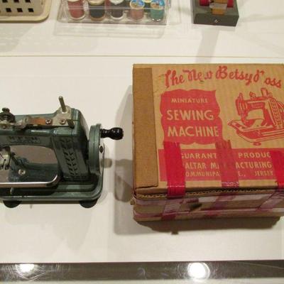 Vintage New Betsy Ross mini sewing machine