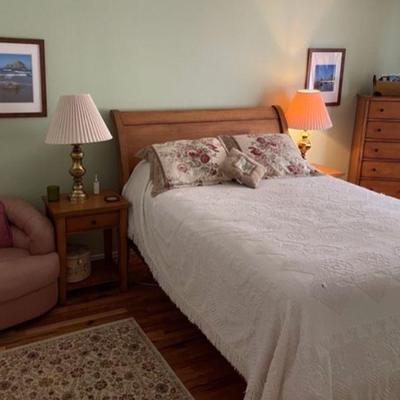 Pottery Barn Queen Size Bed, Headboard, Frame with Sealy Mattress, Matching Dresser, Brass Lamps
