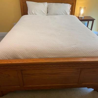 Traditional Queen Oak Panel Bed  (mattress not included).  Uncomplicated your life with this expertly crafted timeless bedframe with...