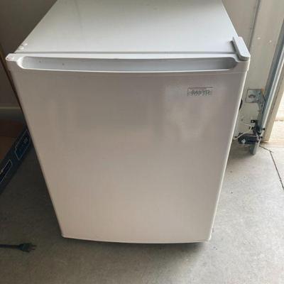 Sanyo mini fridge