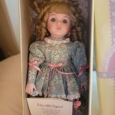 Musical Goebel ltd ed doll