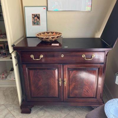 Thomasville bar/ server
