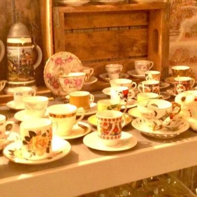 Lots of nice tea cups