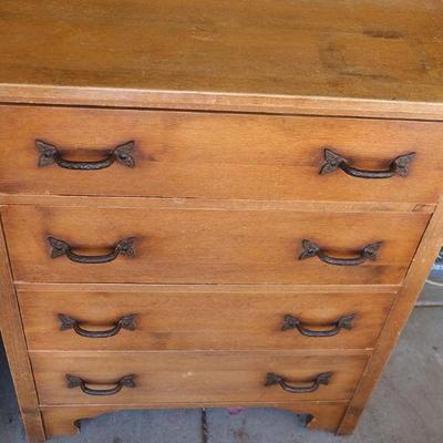 Dresser 1