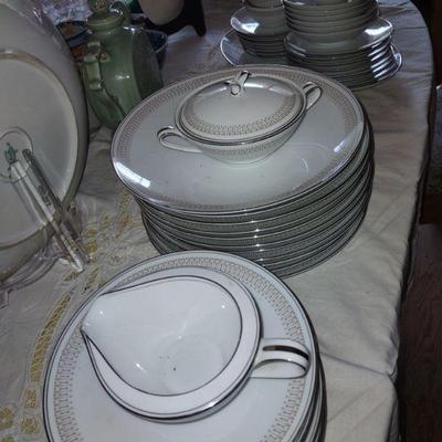 Noritake Leslie Dinnerware Set