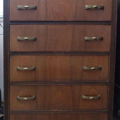 Dresser 3