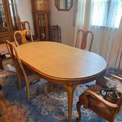 6 chairs and table pad 