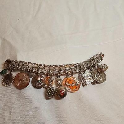 https://www.auctionninja.com/stress-free-estate-services-llc/sales/details/giant-nh-coast-estate-gold-silver-and-costume-jewelry-auction-...