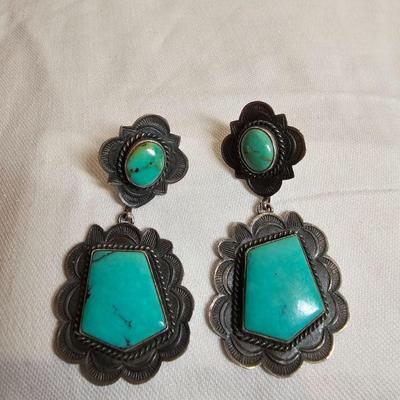 https://www.auctionninja.com/stress-free-estate-services-llc/sales/details/giant-nh-coast-estate-gold-silver-and-costume-jewelry-auction-...