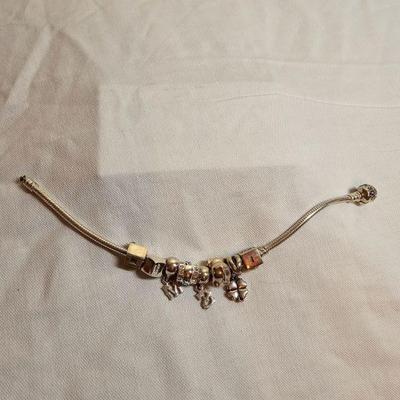 https://www.auctionninja.com/stress-free-estate-services-llc/sales/details/giant-nh-coast-estate-gold-silver-and-costume-jewelry-auction-...
